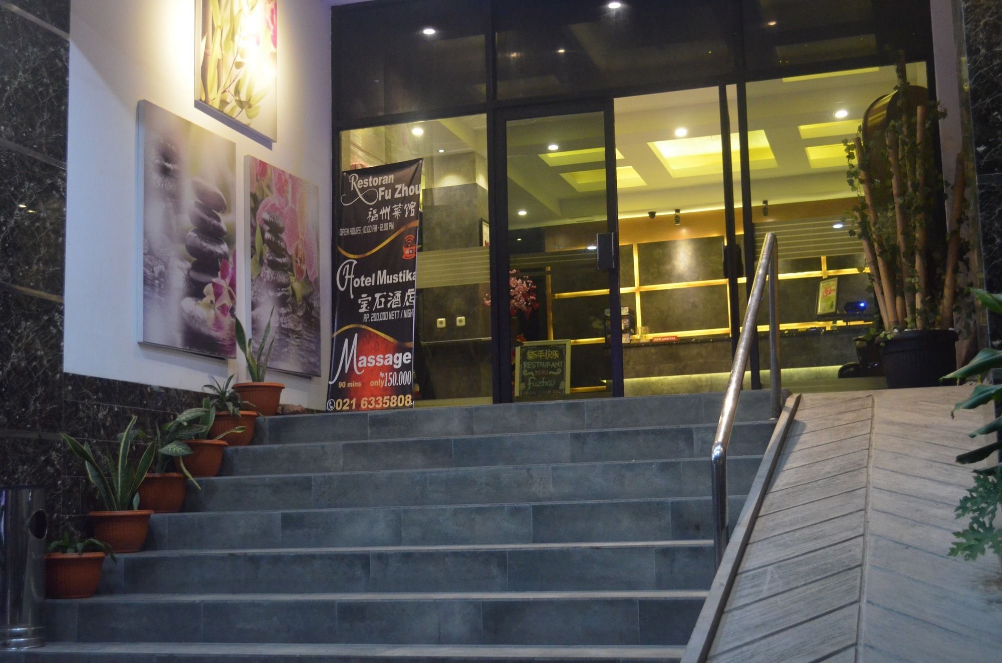 Mustika Gajah Mada Hotel Cakarta Dış mekan fotoğraf